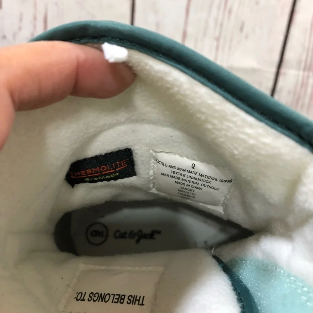 CAT & JACK Kids Snow Boots in Mint and Gray - Comfortable Winter Footwear size 9